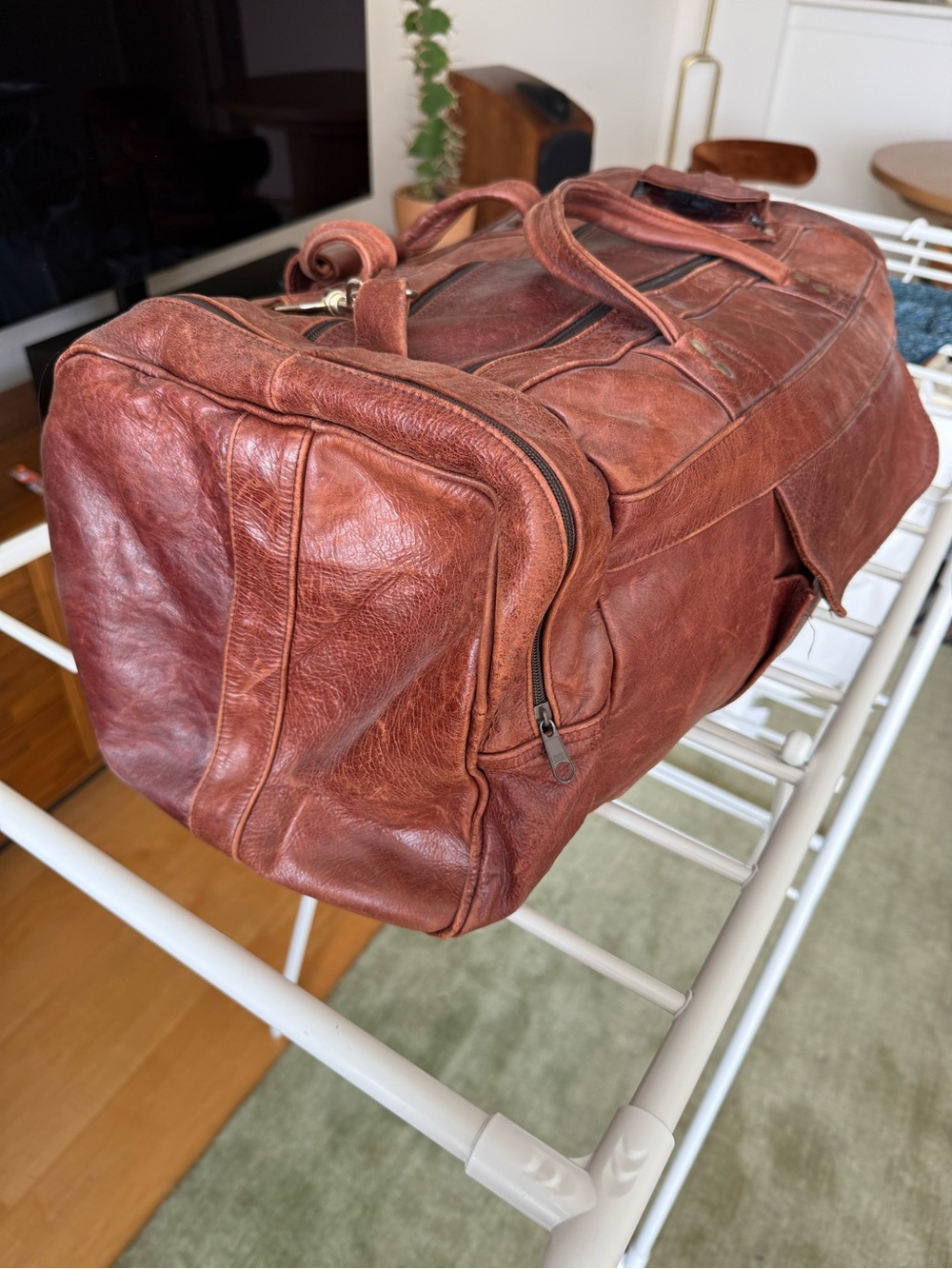 Men's Classic Leather Duffel Bag in Chestnut Brown